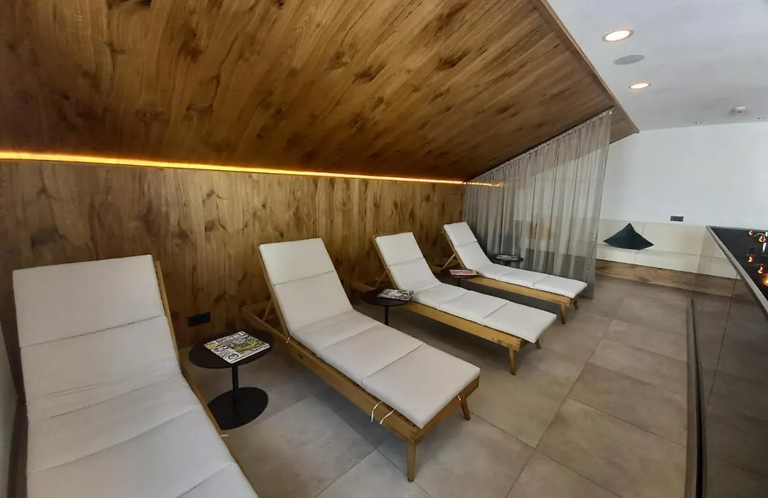 Hotel Alpenfrieden-1