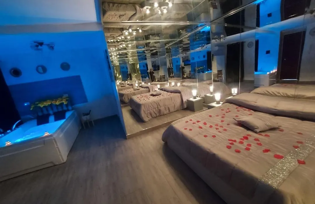 Diamond Rooms-1