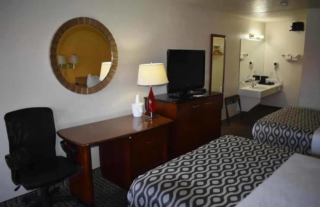 Rodeway Inn-1