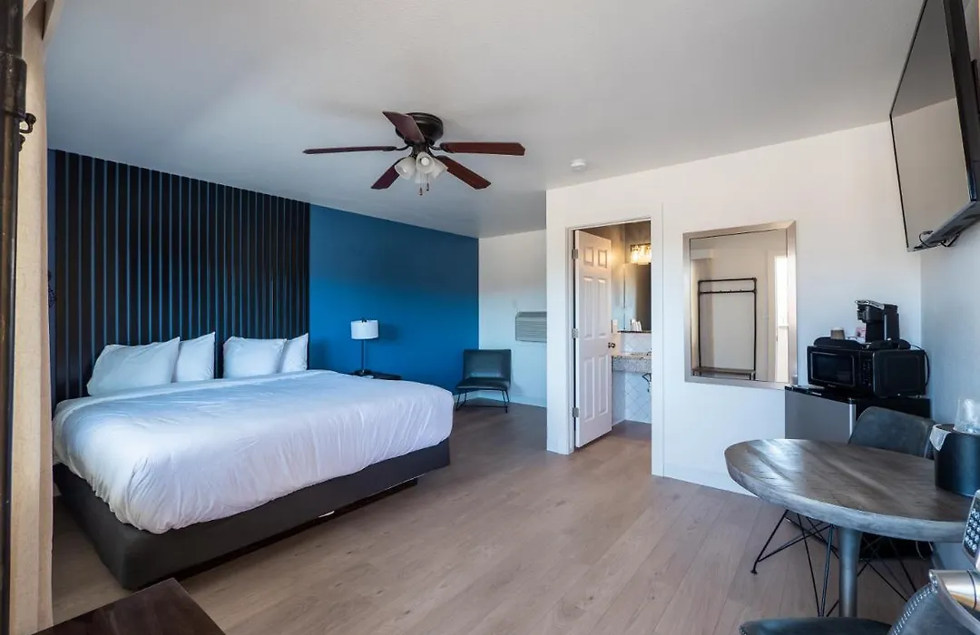 Balanced Rock Inn-1