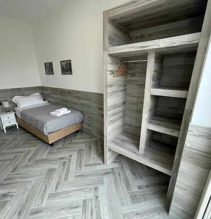 Holiday Rooms Rho-1