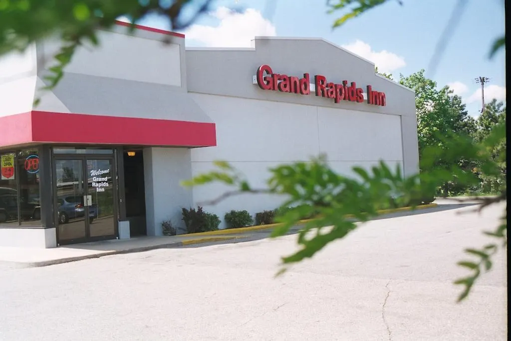 Grand Rapids Inn-1