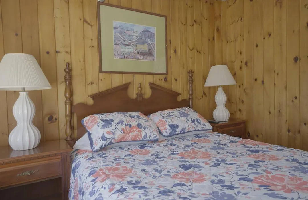 Betty Doon Motor Hotel-1