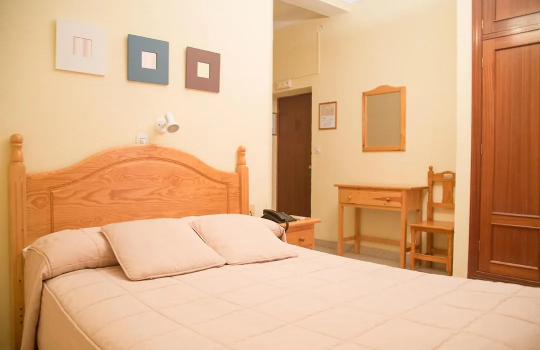 Hostal Sierpes-1