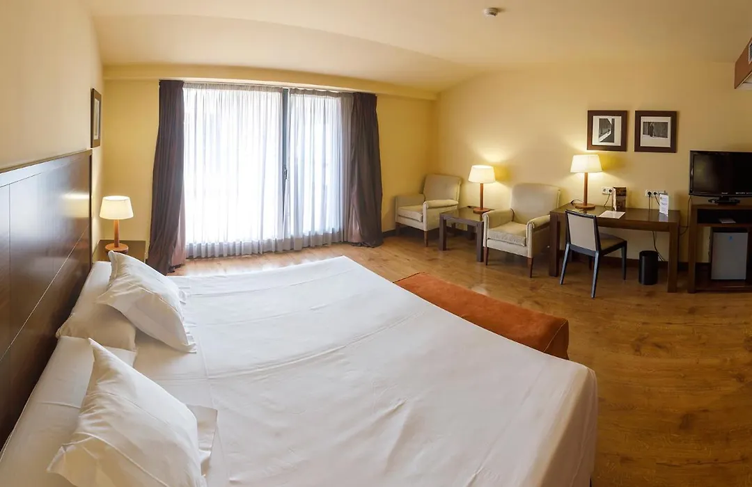 Gran Hotel Ciudad de Barbastro-1