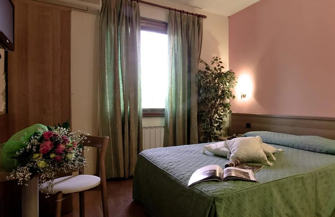 Hotel Ristorante Tre Leoni-1