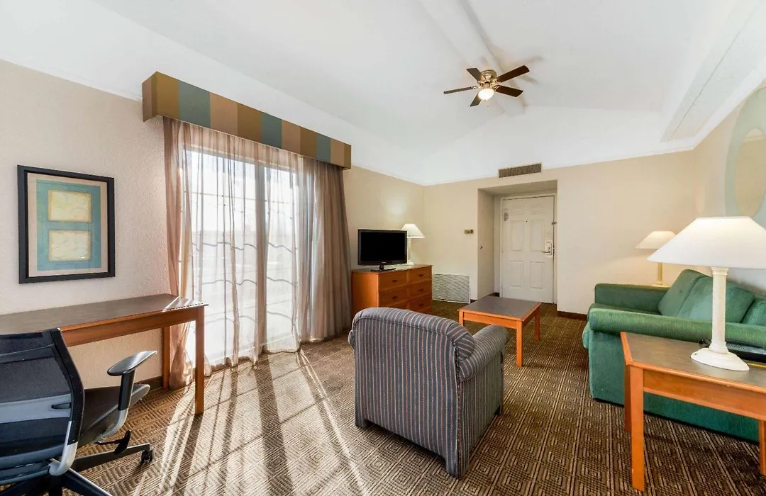 La Quinta Inn By Wyndham Bossier City-1