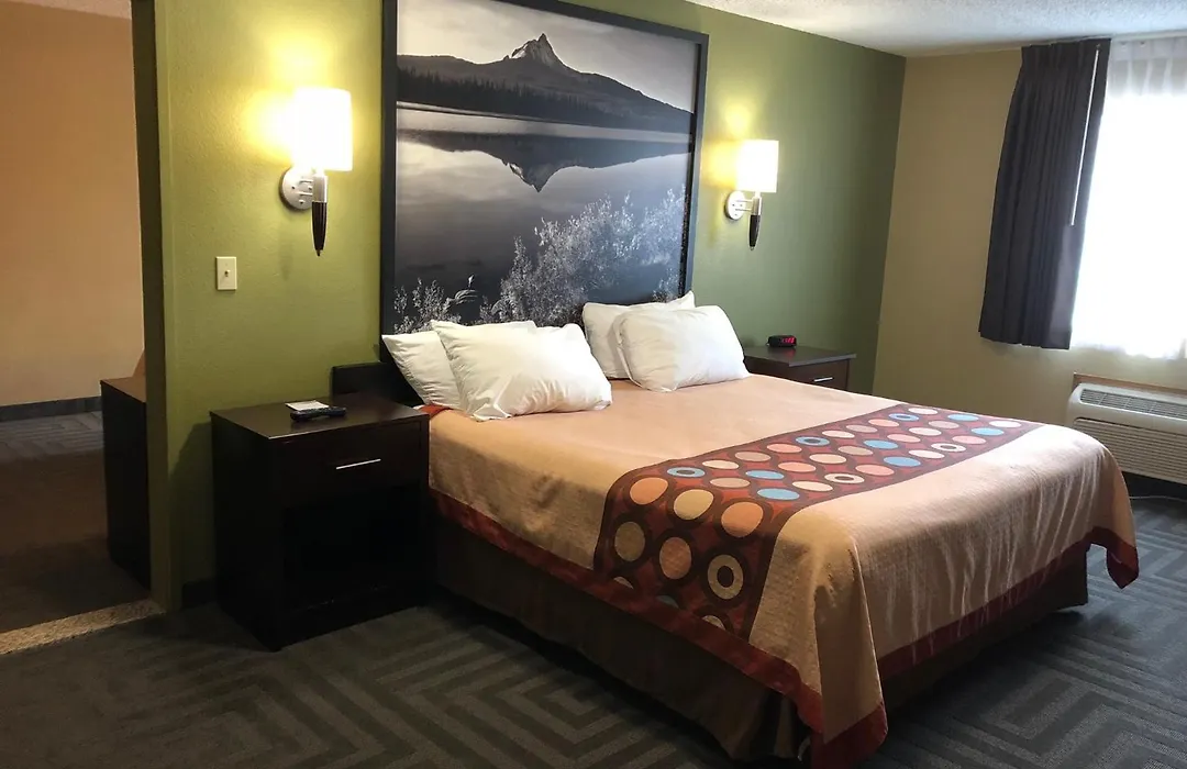 Super 8 By Wyndham Lagrande-1