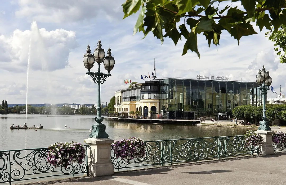 Hôtel Barrière L'Hôtel du Lac-1