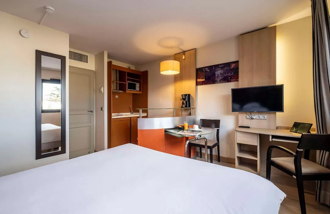 Clarion Aparthotel Toulouse Blagnac Airport-1