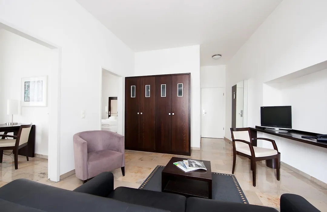 Burns Art Hotel-1