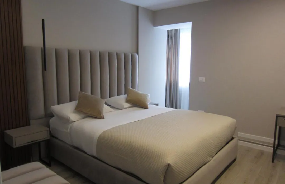 Freddy'S Hotel-1