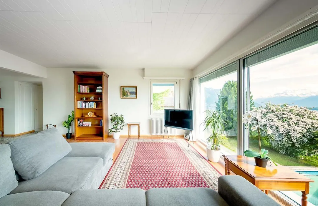 Rooms In Splendid Apartment With Parking-Stunning Lake View-1