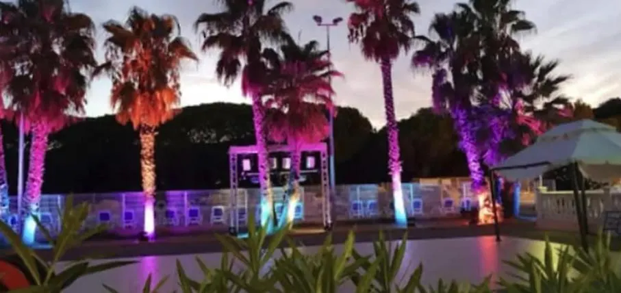 Bungalow de luxe de 60m2 dans camping 5 étoiles-1
