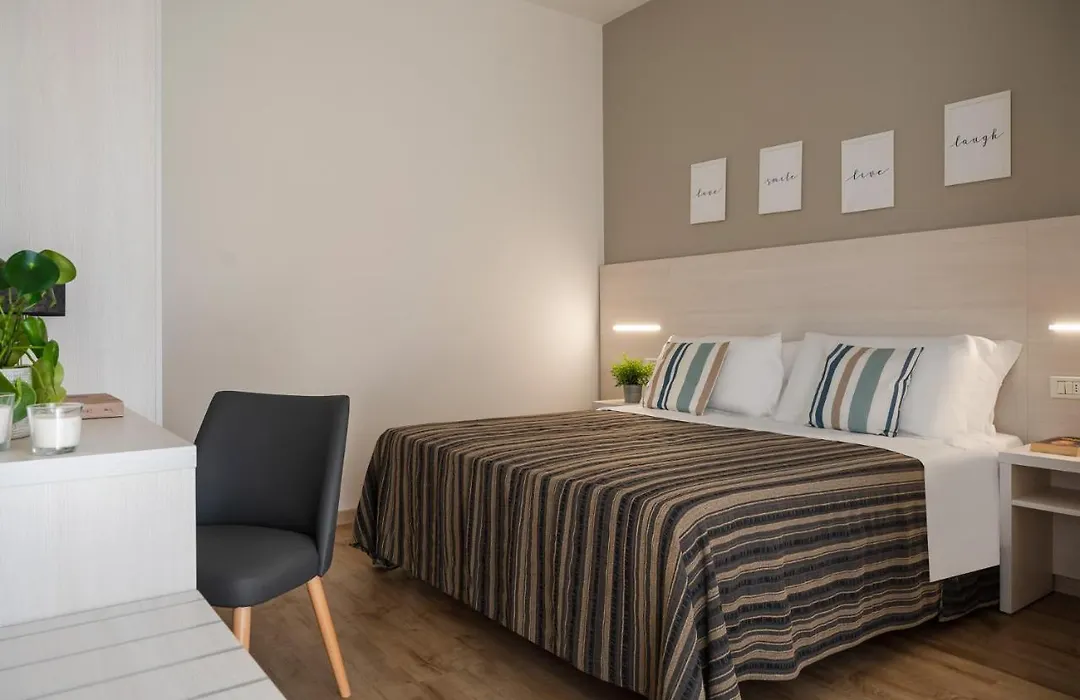 Club Hotel-1