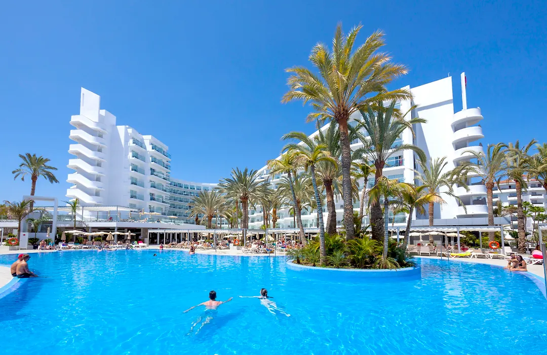 Hotel Riu Papayas-1