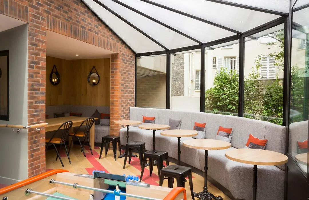 Hotel Izzy-1
