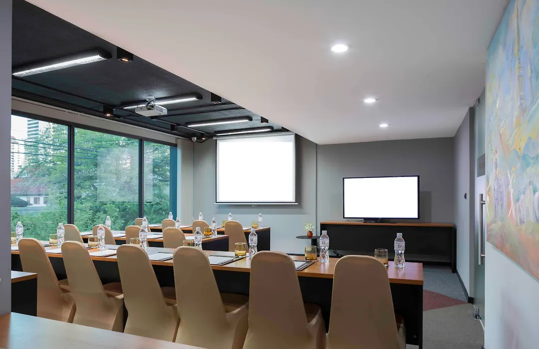 Rakyim Siam - Sukhumvit 15-1