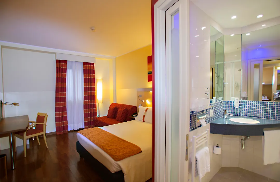 Holiday Inn Express Milan-Malpensa Airport By Ihg-1