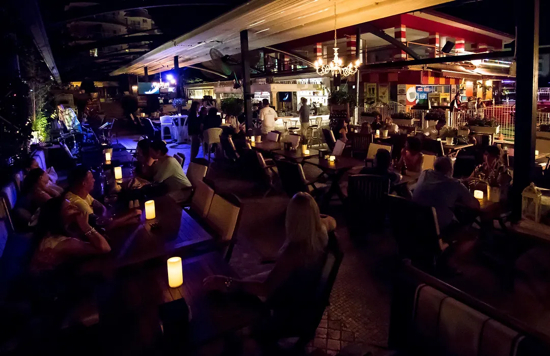 Romance Beach Hotel-1