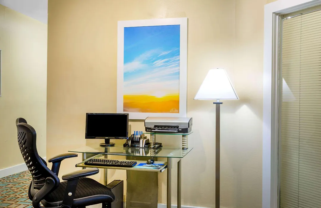 Days Inn By Wyndham Wilmington / University-1