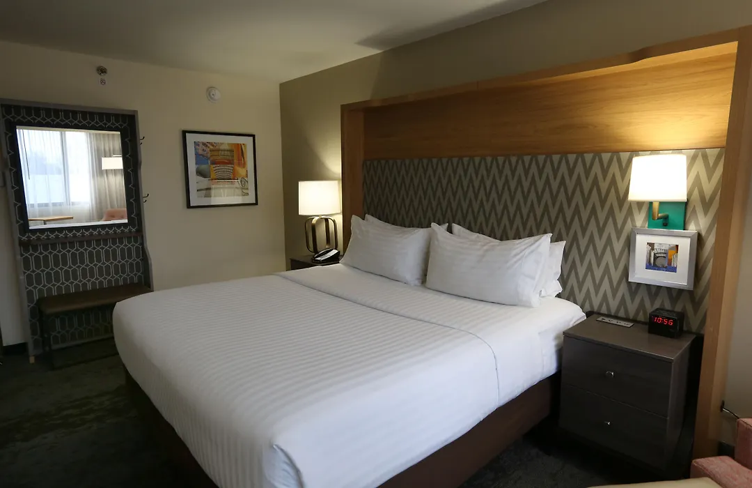 Holiday Inn Chicago North Shore By Ihg-1