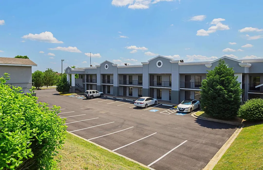 Quality Inn & Suites Greenville - Haywood Mall-1
