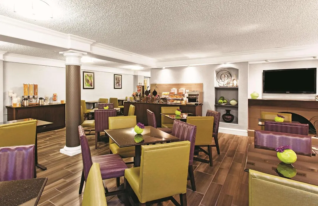 La Quinta Inn By Wyndham Fresno Yosemite-1