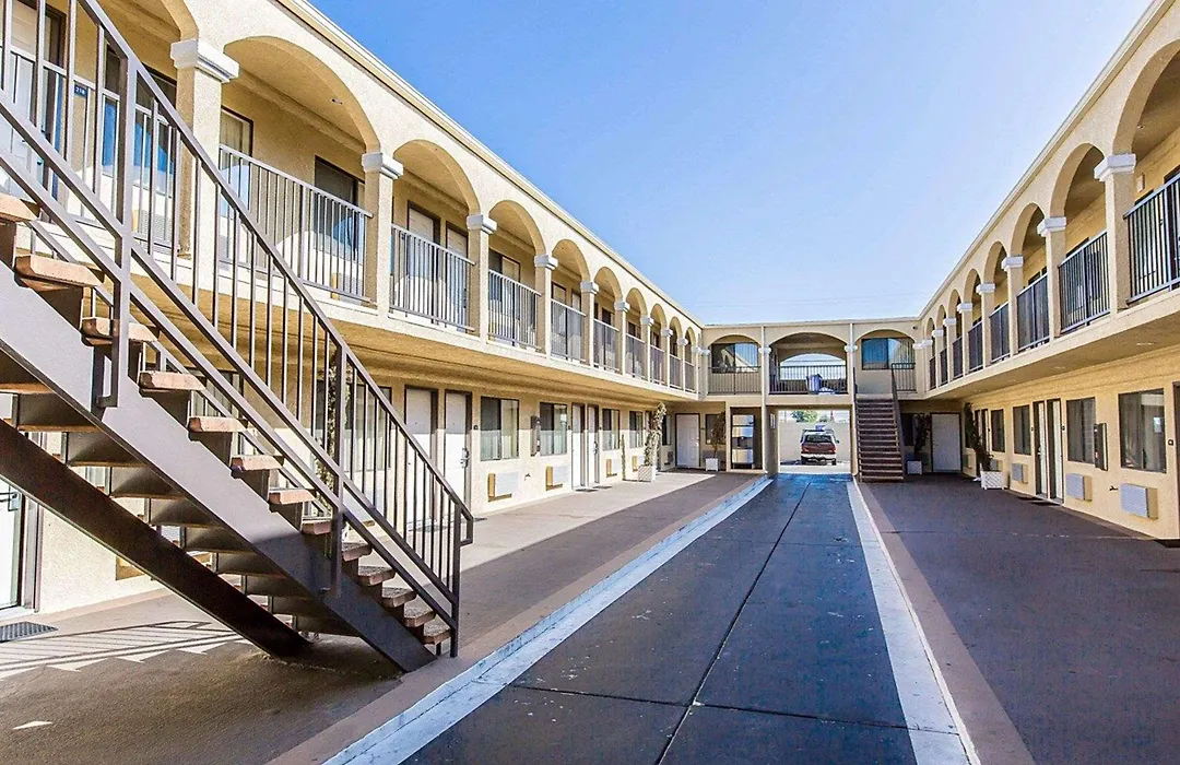 Rodeway Inn & Suites-1