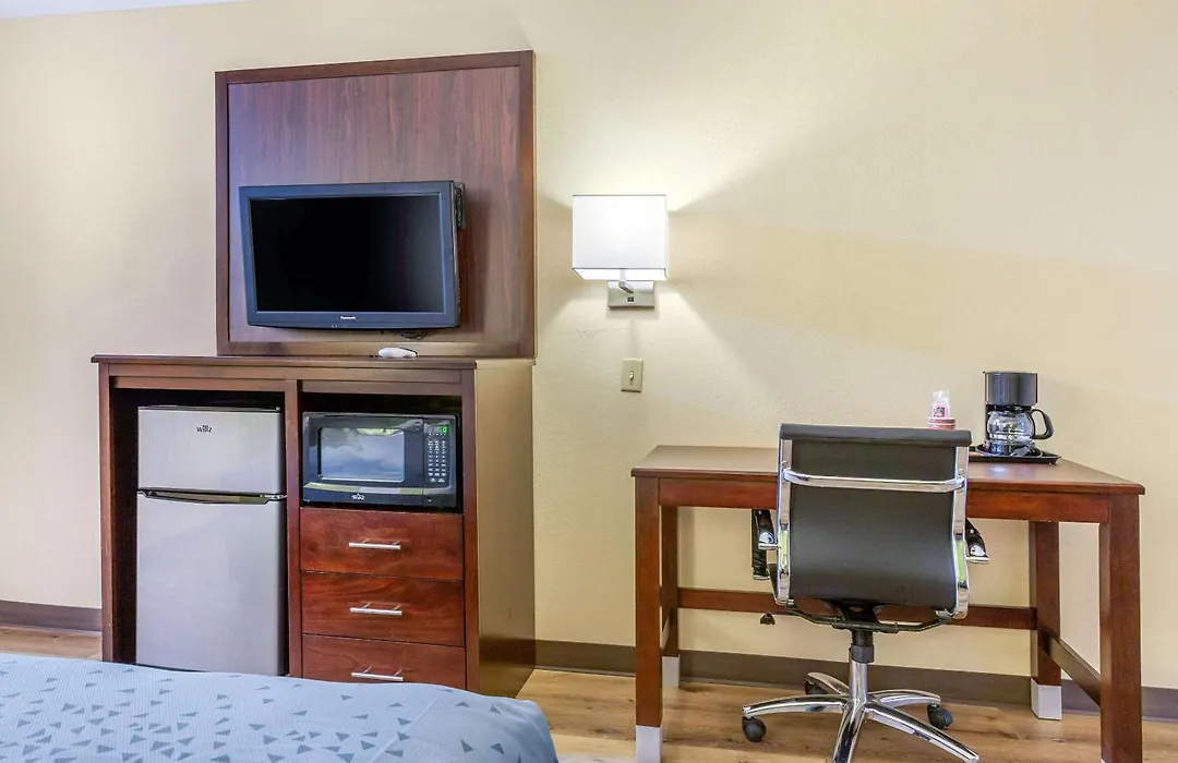 Econo Lodge West - Coors Blvd-1