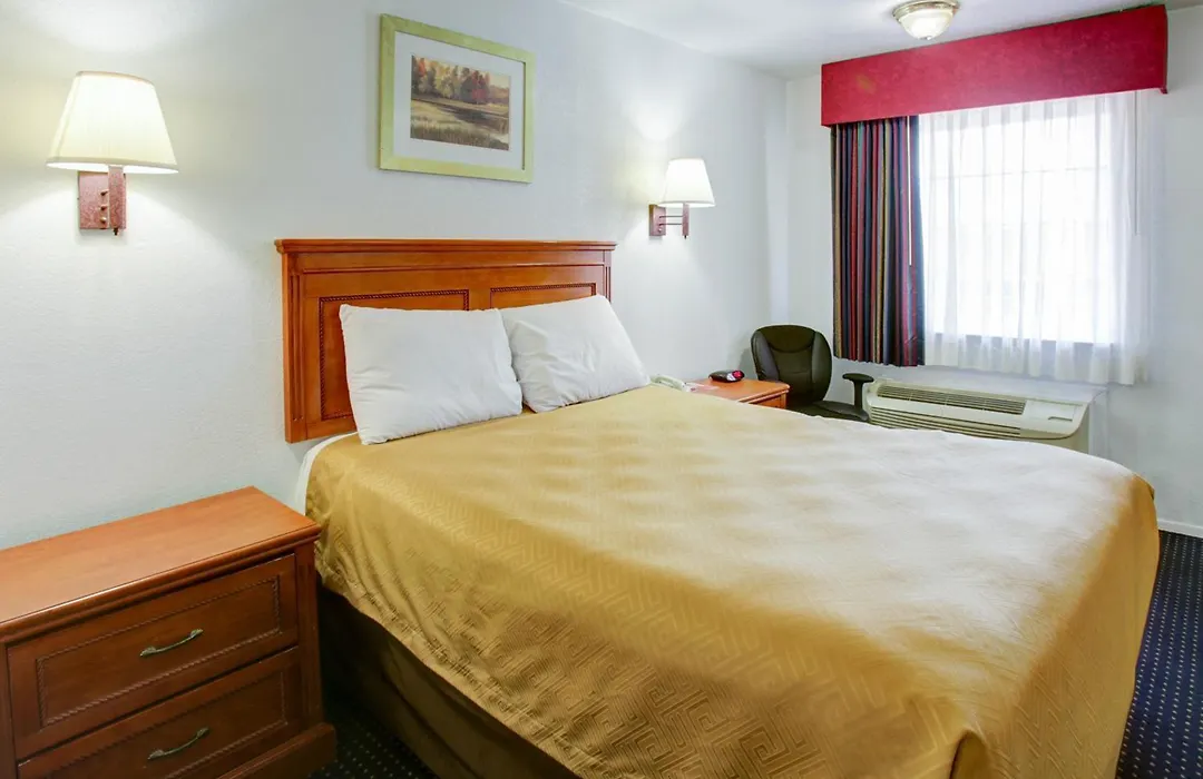 Econo Lodge Temple-1