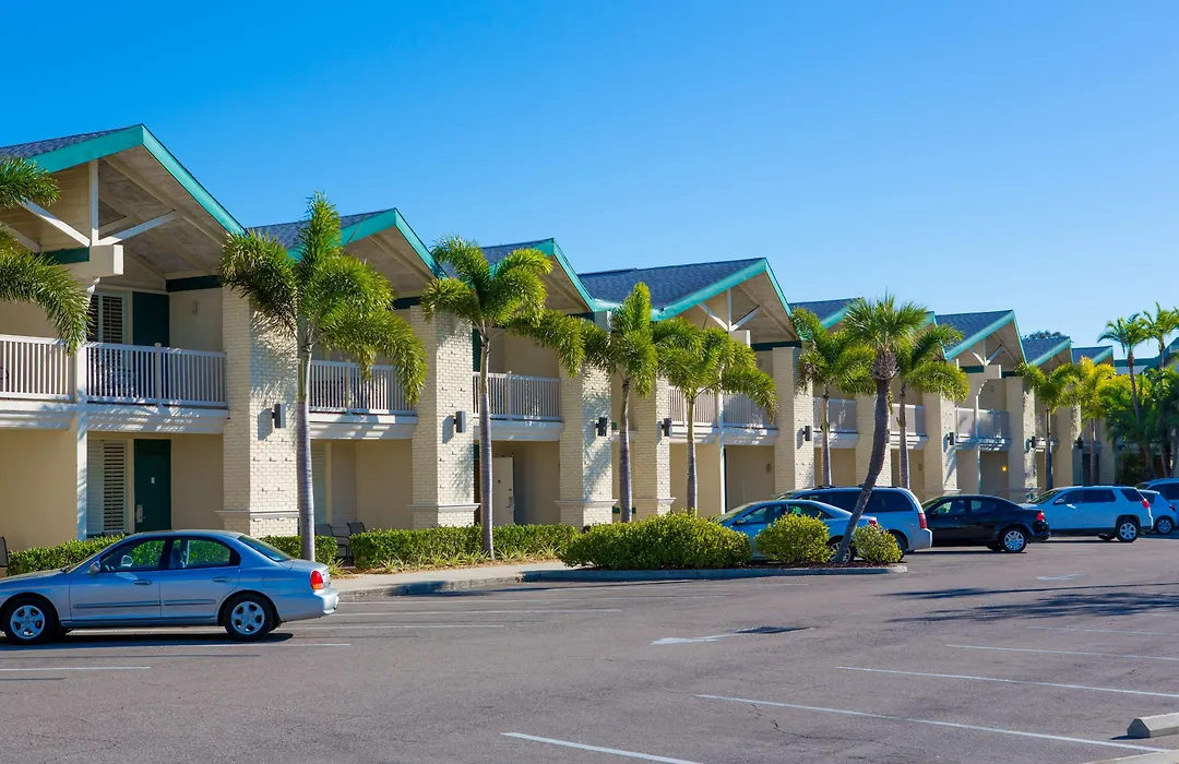 Best Western Plus Yacht Harbor Inn-1