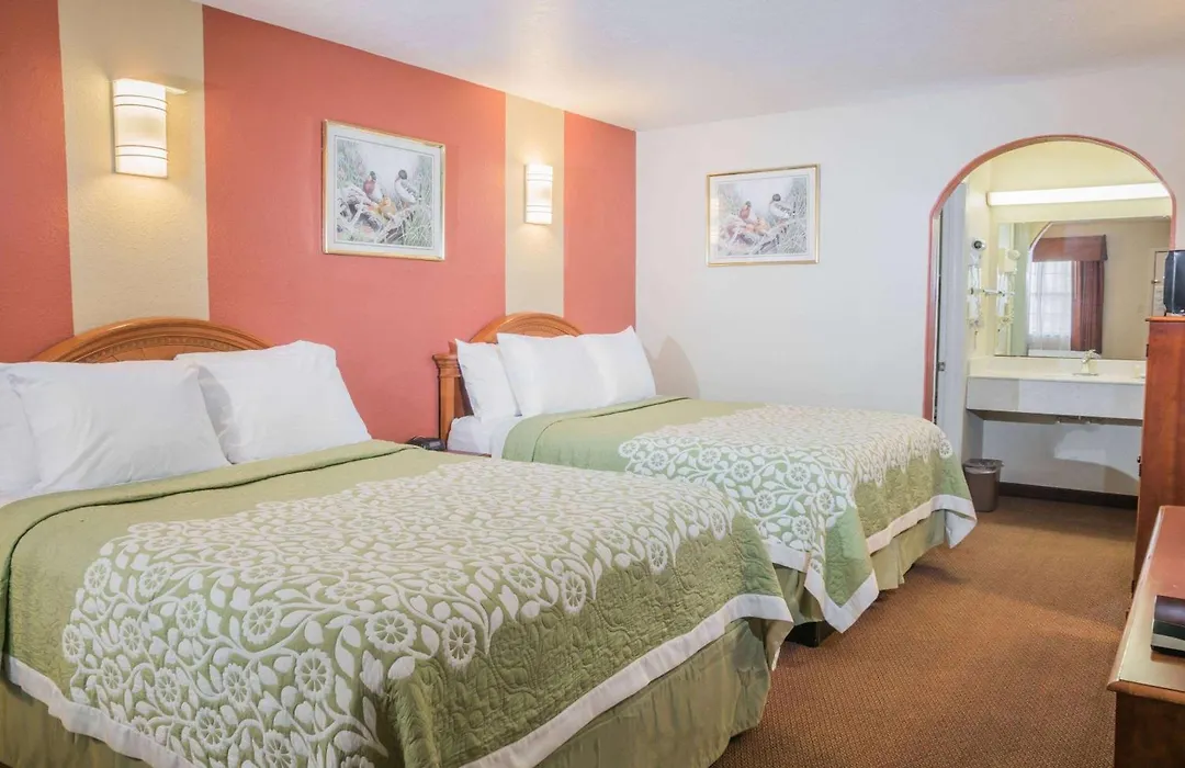 Days Inn By Wyndham Bastrop-1