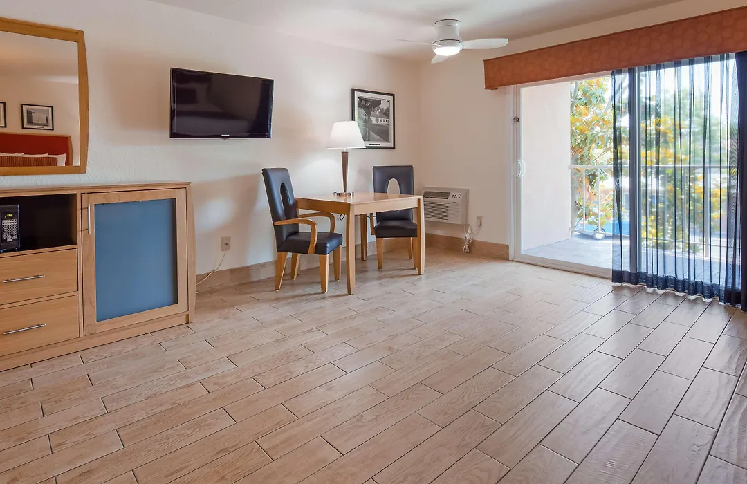 Best Western Pine Tree Motel-1