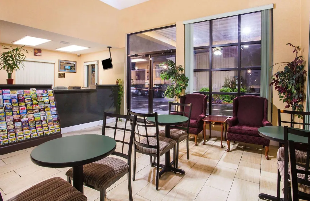 Howard Johnson By Wyndham Panama City-1