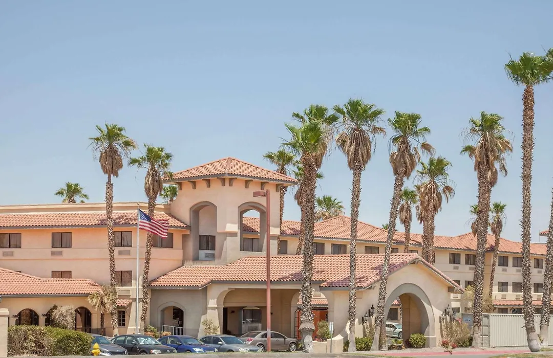 Ramada By Wyndham Barstow-1