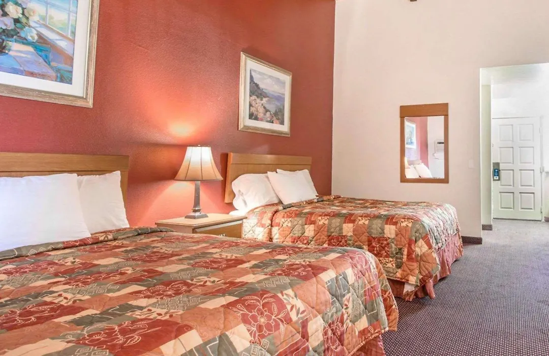 Rodeway Inn Fallbrook Downtown-1