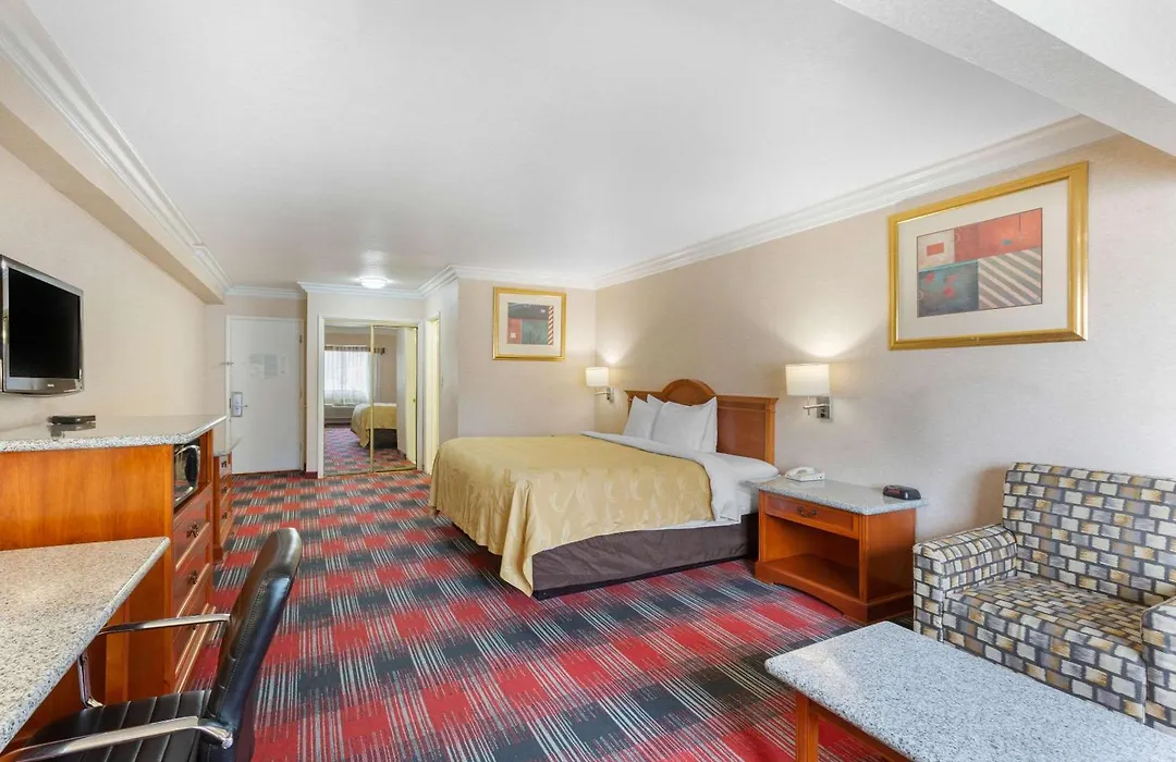 Quality Inn & Suites Oceanside Near Camp Pendleton-1
