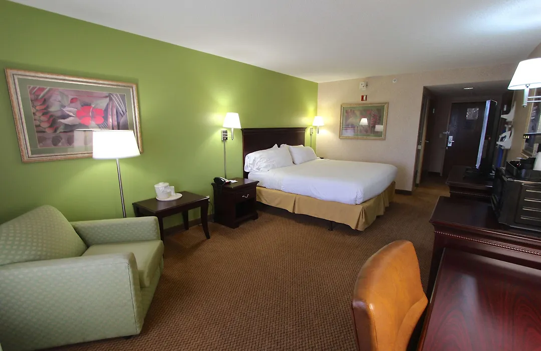 Baymont Inn & Suites By Wyndham Findlay-1