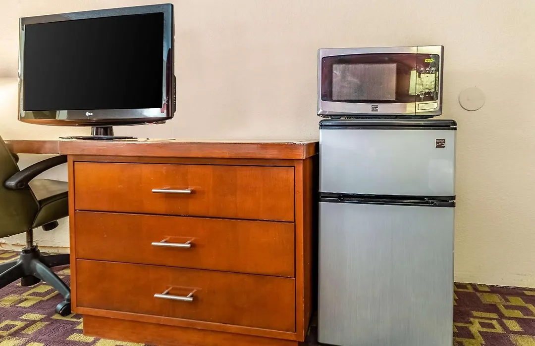Econo Lodge Zanesville-1