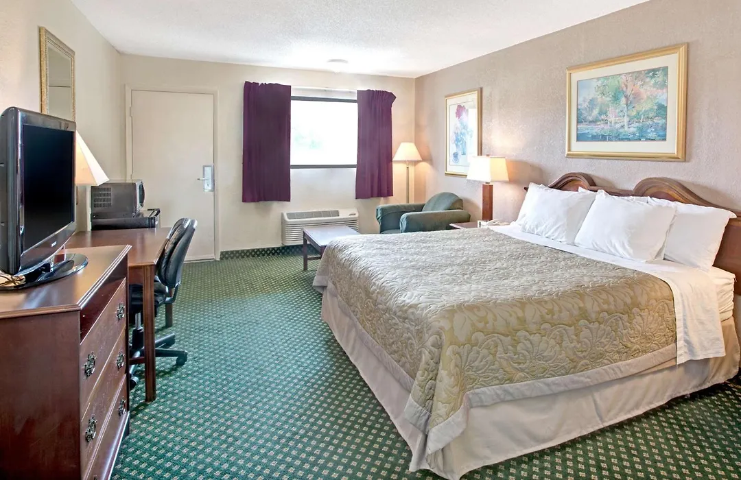 Super 8 By Wyndham Shelby-1