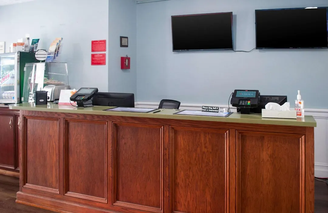 Econo Lodge Inn & Suites Sandusky South-1