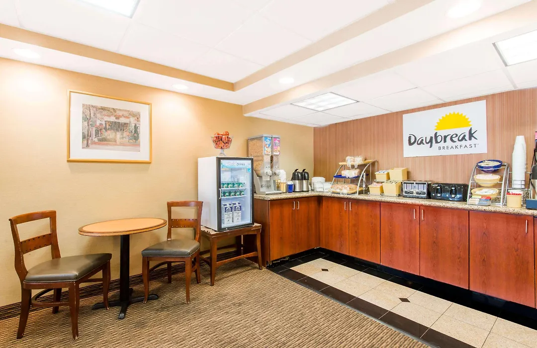 Days Inn By Wyndham Arlington Pentagon-1
