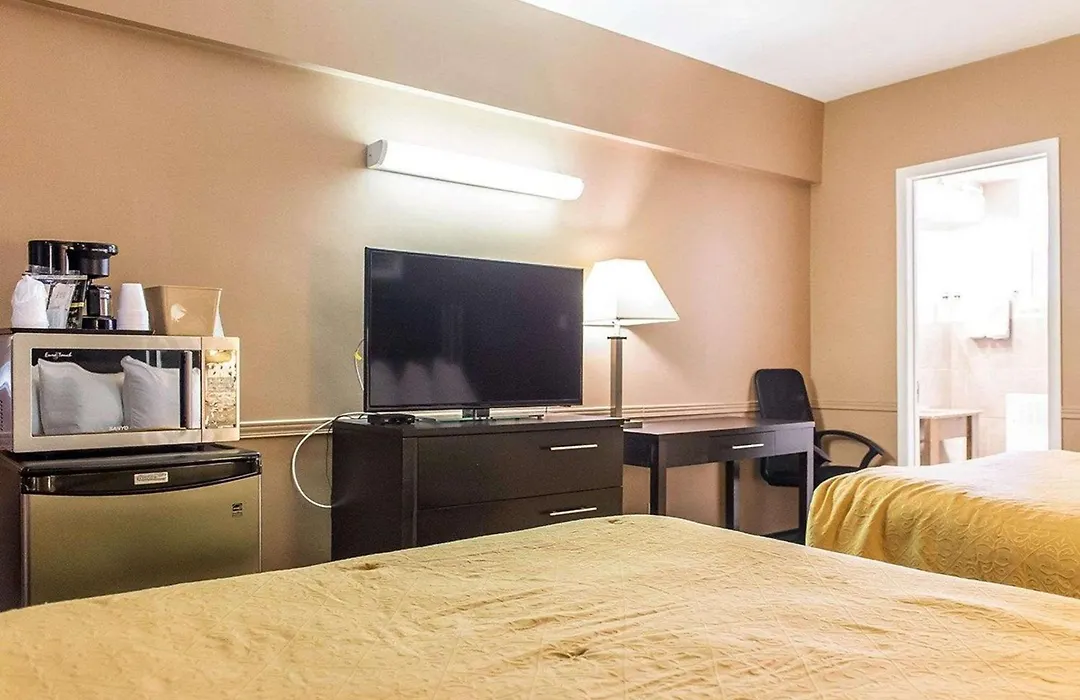 Econo Lodge Downtown-1