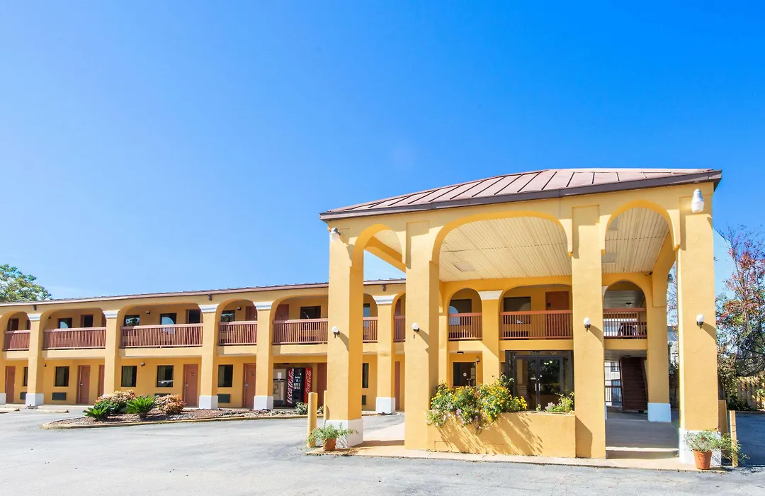 Days Inn By Wyndham Opelika-1