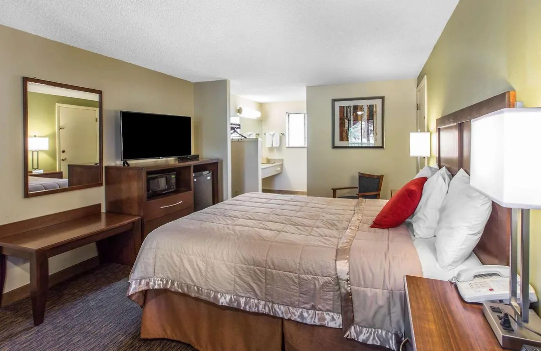 Rodeway Inn-1