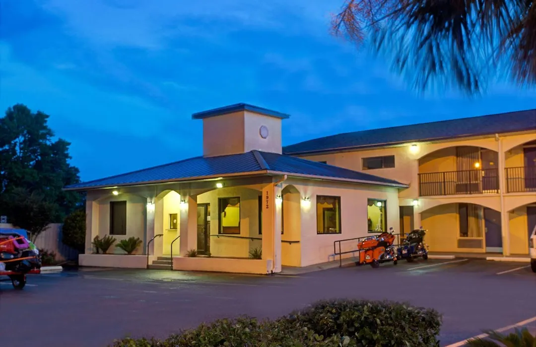 Super 8 By Wyndham Walterboro-1