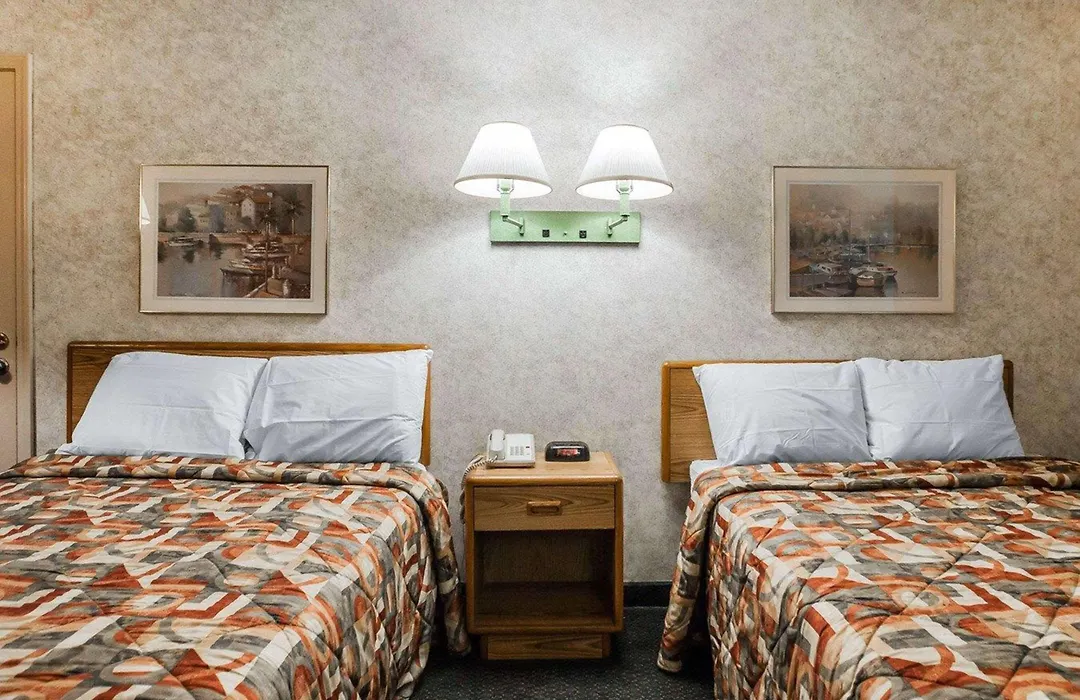 Econo Lodge-1