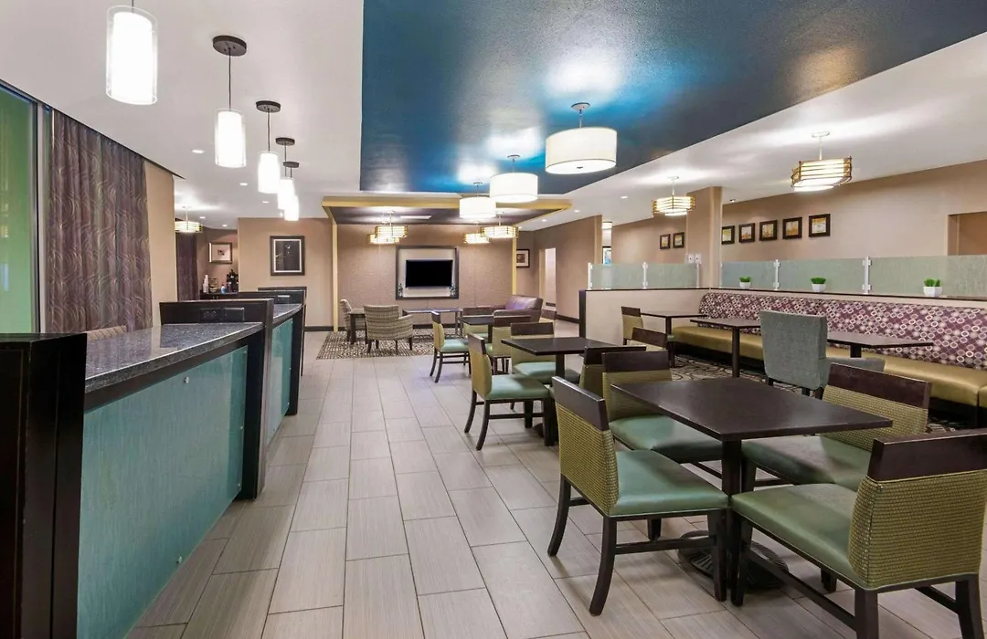 La Quinta Inn & Suites By Wyndham Durant-1