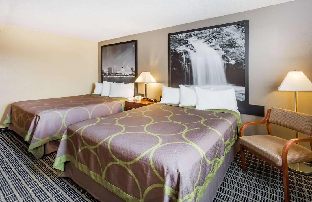 Super 8 By Wyndham Janesville-1